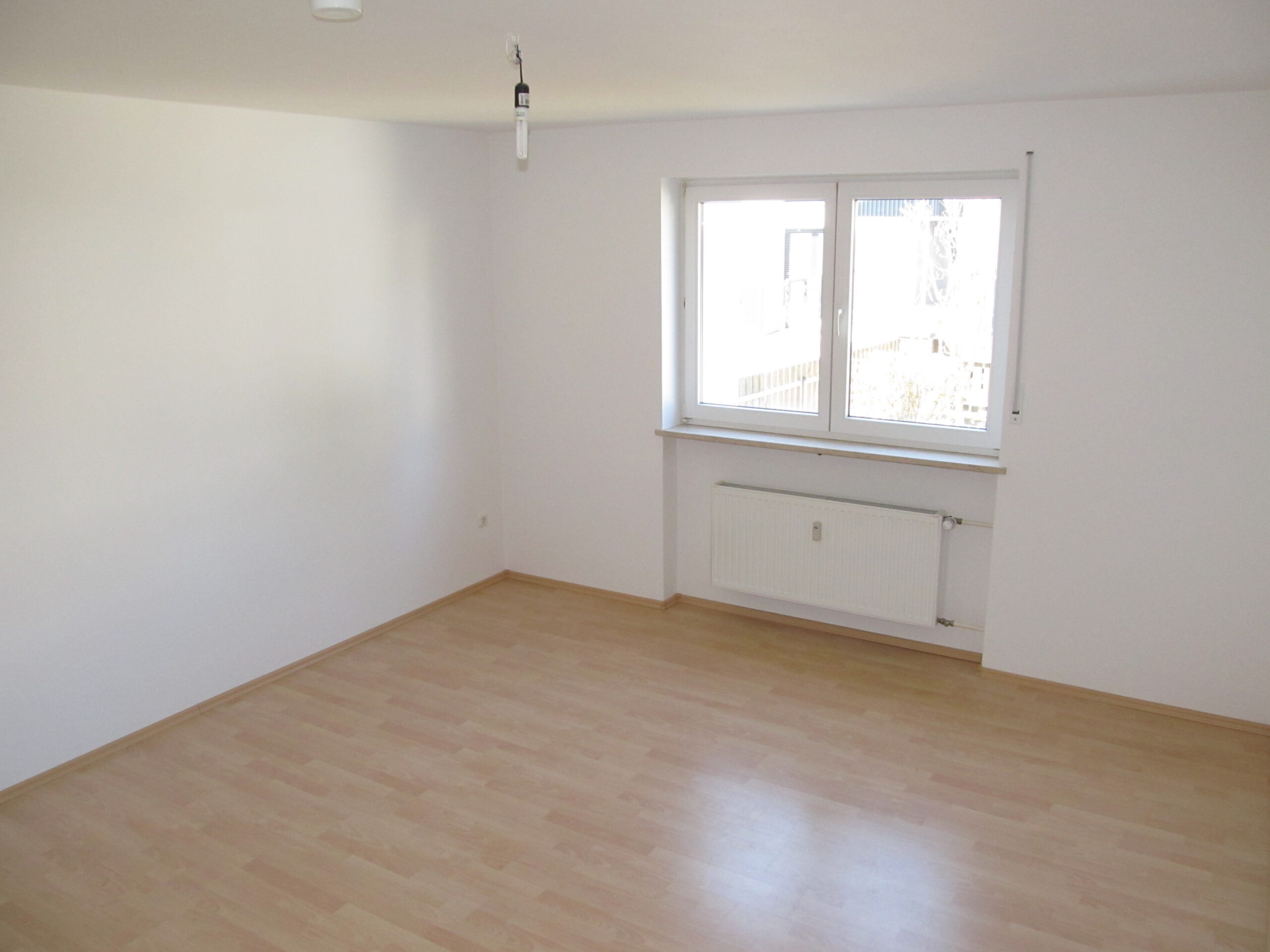 Leider bereits vermietet: Helles, schönes & komplett renoviertes 1 Zimmer-Appartement in Aubing