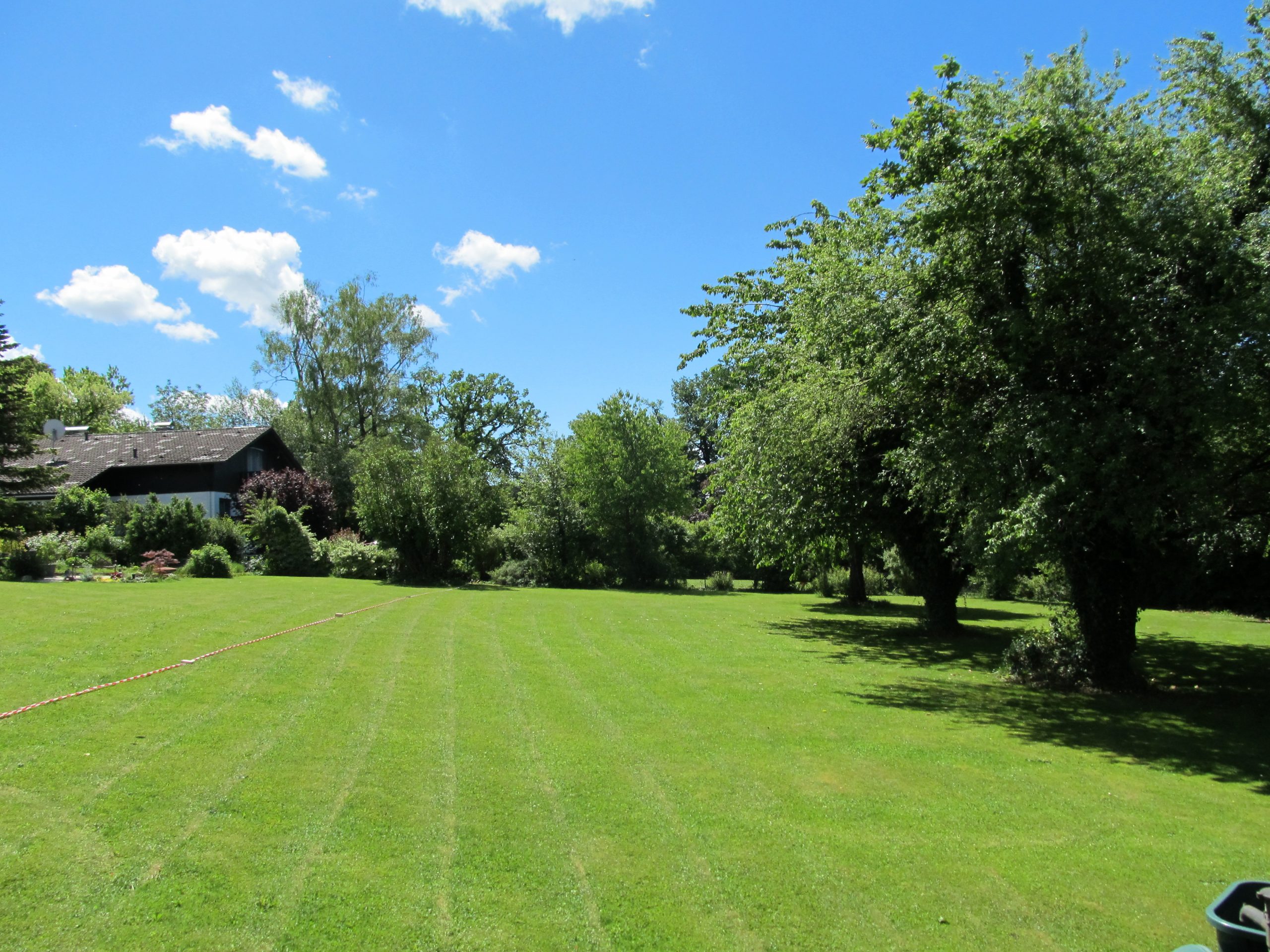 Leider bereits verkauft: Seltene Gelegenheit für ein sehr exklusives, großes und sonnig ausgerichtetes Baugrundstück in bester Lage in Inning am Ammersee (ca. 150 m zum Wasser)